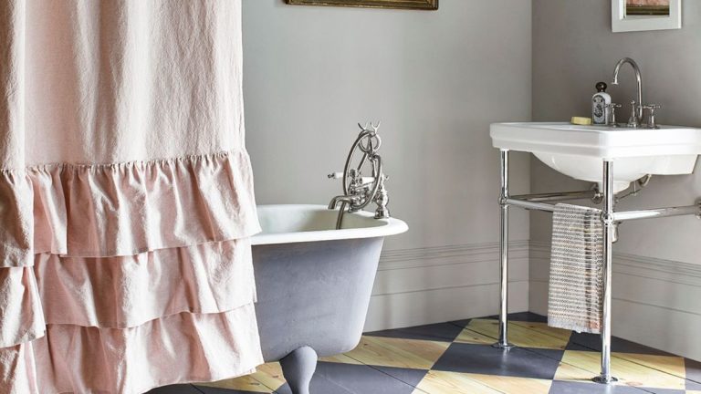 10 choses que les gens avec des salles de bain qui sentent bon font toujours pour un espace de type spa