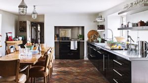Idées de rangement mural dans la cuisine – 10 façons élégantes de faire travailler les murs plus fort