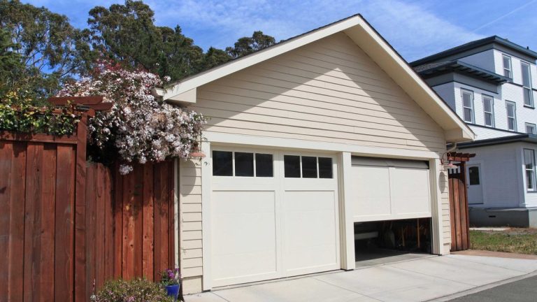 Ouvrir la porte du garage aide-t-il à garder votre maison au frais ?