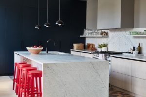 Tendances de stockage de cuisine à éviter - 8 caractéristiques peu pratiques que les concepteurs repensent pour 2024