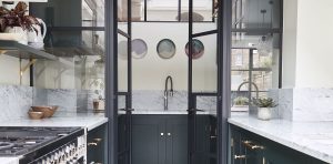 Qu’est-ce qu’une arrière-cuisine ? Les designers nous expliquent cette nouvelle (et très pratique) tendance cuisine Qu'est-ce qu'une arrière-cuisine ? Les designers nous expliquent cette nouvelle (et très pratique) tendance cuisine