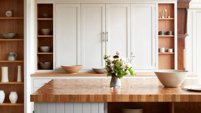 Les comptoirs en bois conviennent-ils à votre maison – nous explorons les avantages et les inconvénients 12 enduring and elegant kitchen surface trends for your next project