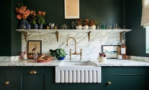 La couleur de vos armoires de cuisine doit-elle correspondre à la couleur de vos murs ? Les designers d’intérieur interviennent La couleur de vos armoires de cuisine doit-elle correspondre à la couleur de vos murs ? Les designers d'intérieur interviennent