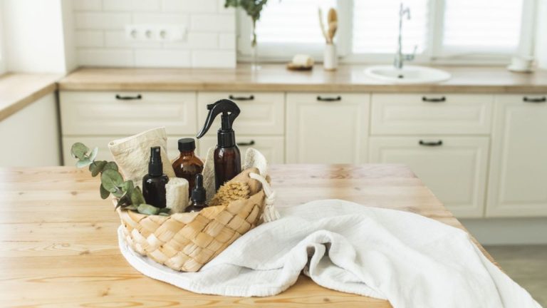 7 façons dont vous pourriez trop nettoyer votre maison – selon les experts 7 façons dont vous pourriez trop nettoyer votre maison – selon les experts