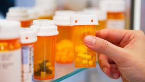 9 choses à retirer de votre armoire à pharmacie dès maintenant – selon les experts 9 choses à retirer de votre armoire à pharmacie dès maintenant – selon les experts