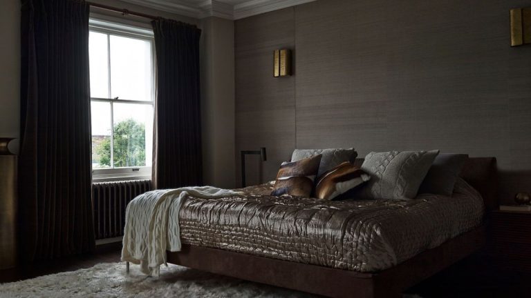 Les professionnels du design révèlent comment créer un sanctuaire de sommeil plus sombre – voici pourquoi vous devriez le faire Les professionnels du design révèlent comment créer un sanctuaire de sommeil plus sombre – voici pourquoi vous devriez le faire