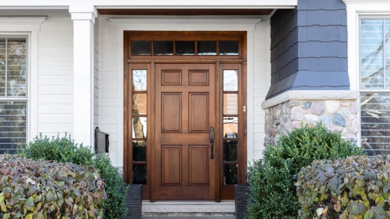 Comment rendre une porte d'entrée plus chère – 5 mises à niveau pour une solution rapide