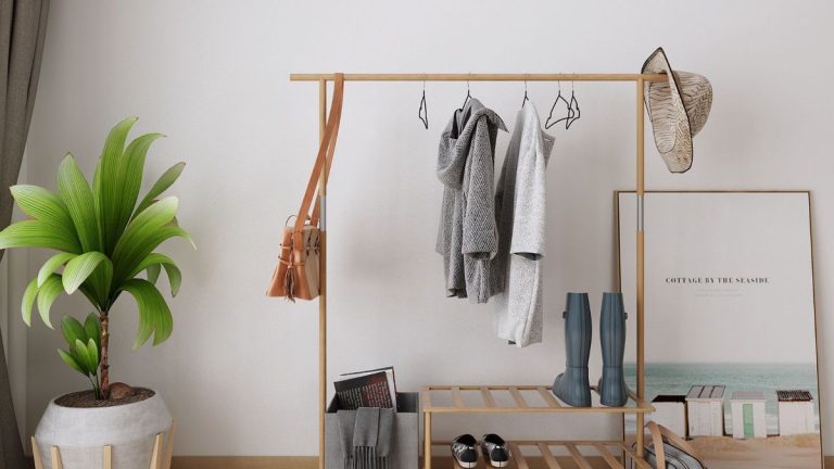 Pas de commode ? Pas de problème – voici 8 façons d’organiser vos vêtements sans en avoir un Pas de commode ? Pas de problème – voici 8 façons d'organiser vos vêtements sans en avoir un