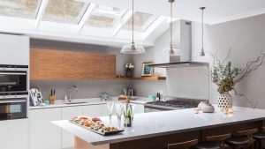 Où installer un micro-ondes dans une cuisine – pour une esthétique peu encombrante et homogène Où installer un micro-ondes dans une cuisine – pour une esthétique peu encombrante et homogène