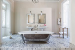 5 erreurs de mauvaise hygiène à éviter dans la salle de bains – pour limiter l’accumulation de bactéries et le risque d’infection