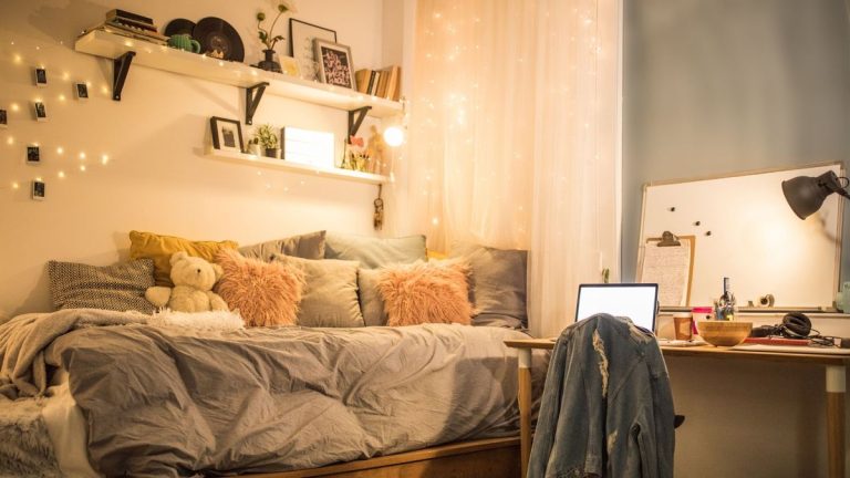 Je suis récemment diplômé d'université – et ces 5 petites astuces de rangement dans un dortoir m'ont sauvé la raison