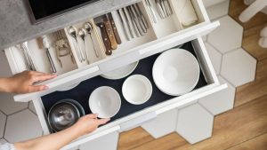 « Transformez le problème » : les professionnels des règles d'organisation des tiroirs de cuisine en 5 étapes vous invitent à essayer
