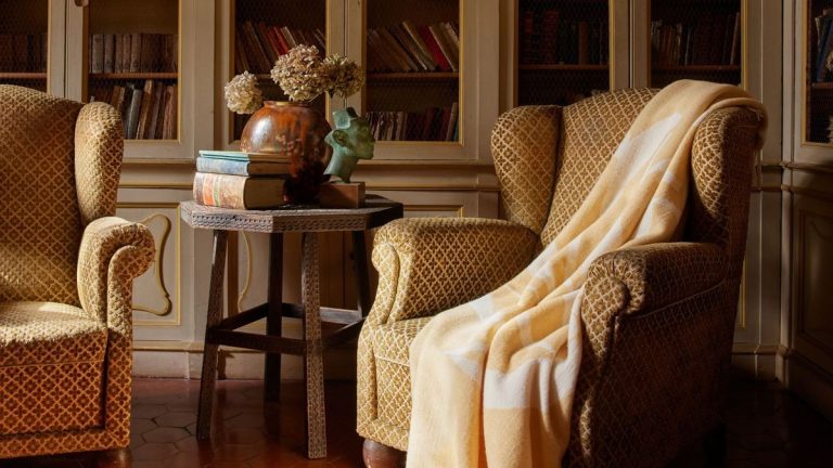 Comment éviter un « fauteuil » – conseils pour naviguer dans la redoutable chaise en désordre dans votre chambre Comment rendre une maison moins déprimante en automne et en hiver – 7 astuces de créateurs pour éviter le TAS