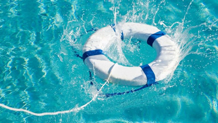 Conseils de sécurité pour une piscine de jardin – les experts révèlent 5 éléments essentiels pour éviter les accidents
