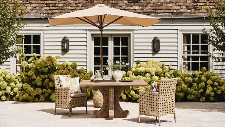 Comment préparer une petite cour pour l’accueil d’été – 6 suggestions de designers pour gagner de la place
