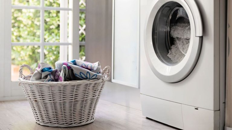 Faut-il faire la lessive tous les jours ? Les experts du lavage partagent leurs réflexions Que faire si vous avez rétréci vos vêtements – cette astuce à deux ingrédients fonctionne même sur la laine