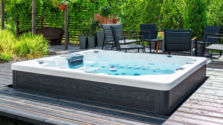 Spa ou jacuzzi : quelle est la différence ?