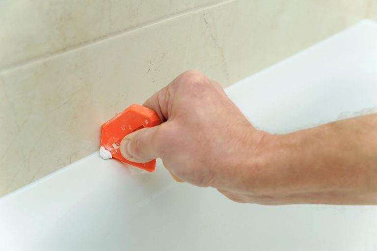 Comment calfeutrer une baignoire – étapes faciles pour réussir votre bricolage