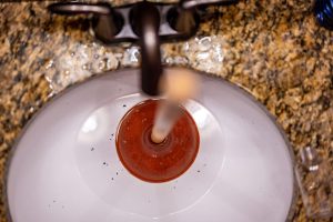 Comment utiliser un piston – pour des réparations rapides de plomberie