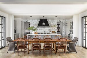Une table de cuisine doit-elle être assortie aux armoires ?  Les règles essentielles à suivre