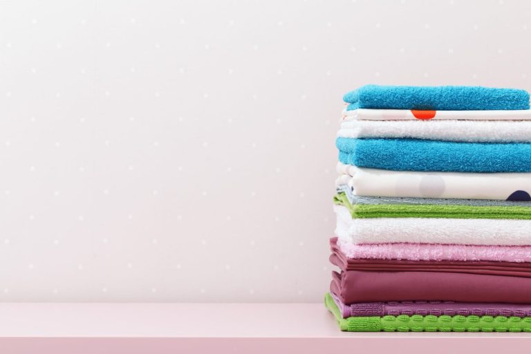 Pouvez-vous laver les draps et les serviettes ensemble ?  Un guide de soins