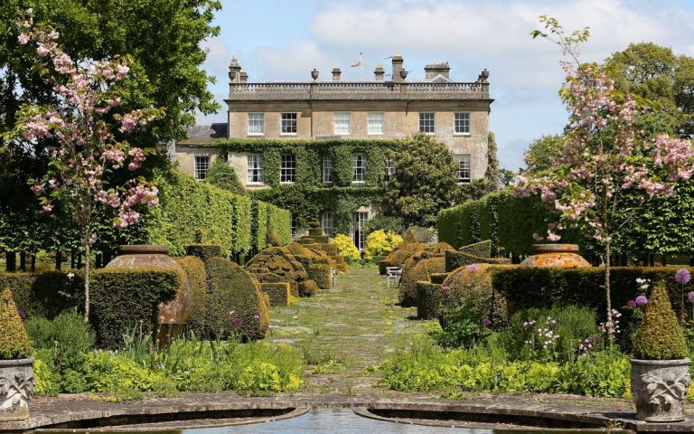 Révélé : la retraite historique du roi Charles III à Highgrove – un chef-d'œuvre néoclassique