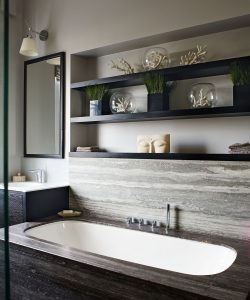 Organiser les étagères de la salle de bain – 10 stratégies intelligentes d’édition et d’agencement