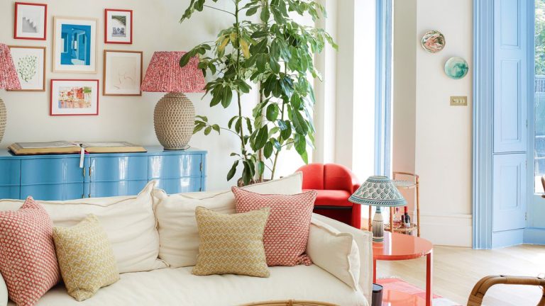 Une palette de couleurs joyeuses donne à cette maison londonienne une ambiance de vacances toute l'année