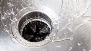 13 choses que vous ne devriez jamais mettre dans une poubelle 13 choses que vous ne devriez jamais mettre dans une poubelle