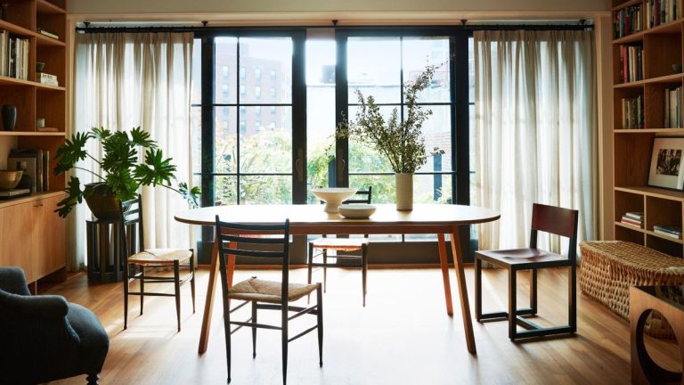 Faites le tour de cette maison de New York qui est une leçon pour doubler le stockage comme décor