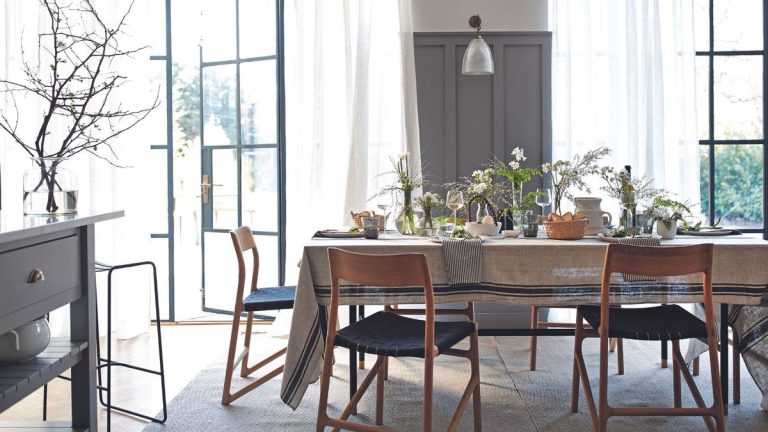 6 astuces que les designers utilisent pour rehausser instantanément une salle à manger