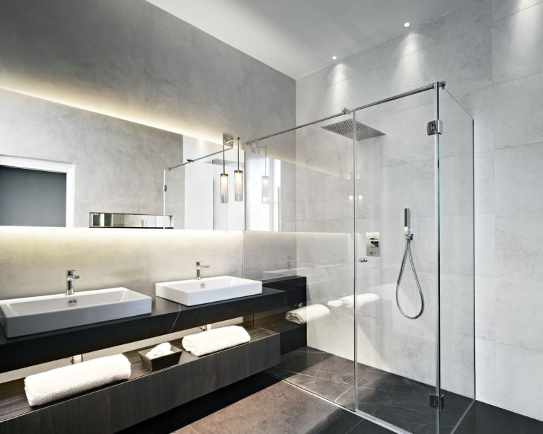 Idées d'éclairage LED pour salle de bain – 13 options élégantes, polyvalentes et économes en énergie