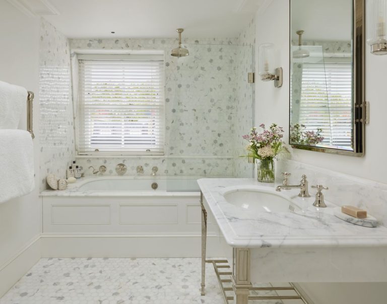 Idées de carrelage de salle de bain blanc – 10 façons avec du carrelage blanc