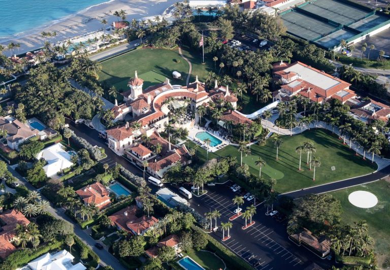 À l’intérieur de la maison de Donald Trump à Mar-a-Lago – le domaine de Palm Beach perquisitionné par le FBI À l'intérieur de la maison de Donald Trump à Mar-a-Lago – le domaine de Palm Beach perquisitionné par le FBI