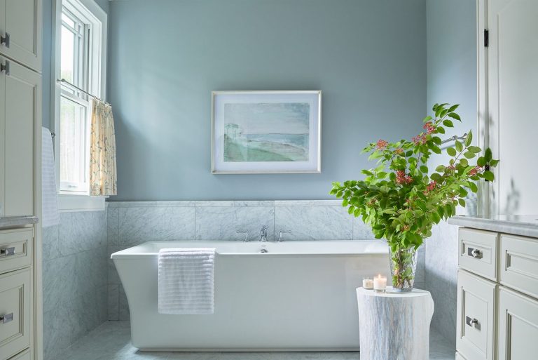 Comment nettoyer une baignoire – 12 conseils pour la laisser étincelante