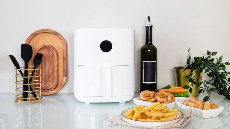 Je n’utiliserais pas ma friteuse sans ces 7 accessoires, et vous ne devriez pas non plus Je n'utiliserais pas ma friteuse sans ces 7 accessoires, et vous ne devriez pas non plus