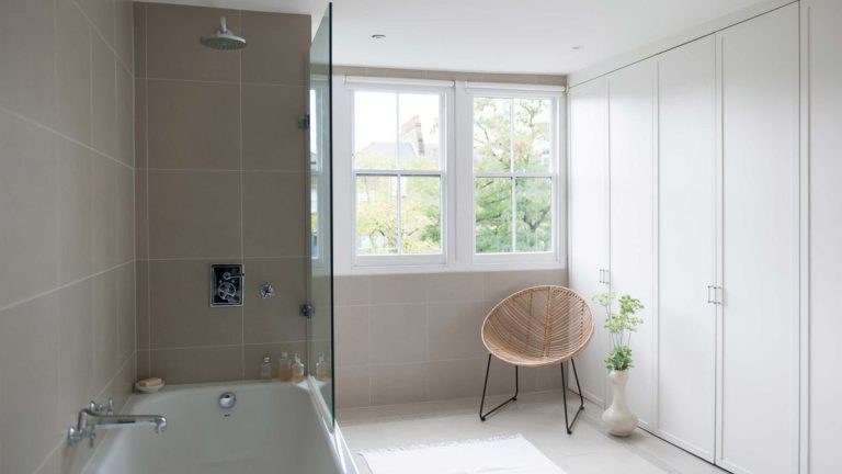 Ma routine facile de nettoyage et d'organisation de la salle de bain en 15 minutes