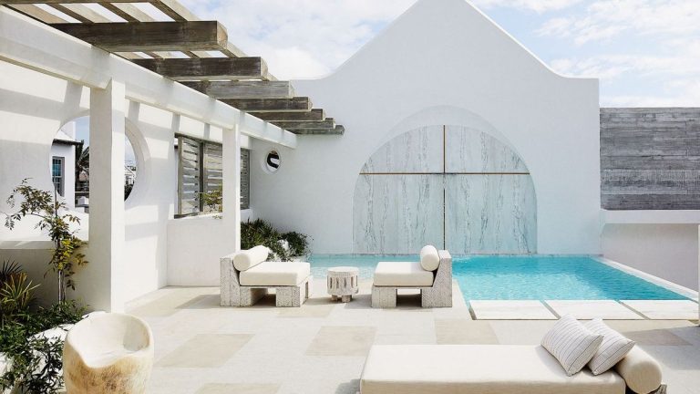 Une architecture minimaliste et des intérieurs tout simplement magnifiques forment un mariage parfait pour cette maison de Floride
