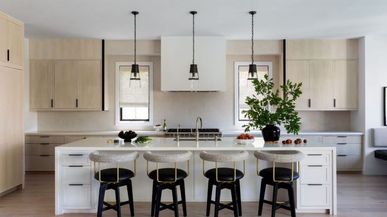 Un design cohérent et des finitions de caractère confèrent à cette nouvelle construction de Los Angeles une véritable âme californienne Un design cohérent et des finitions de caractère confèrent à cette nouvelle construction de Los Angeles une véritable âme californienne