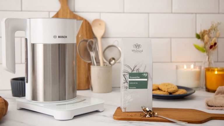 Tout ce dont vous avez besoin pour une station de thé ultime à la maison, et courez la chance de gagner un luxueux ensemble de thé et de cuisine. Tout ce dont vous avez besoin pour une station de thé ultime à la maison, et courez la chance de gagner un luxueux ensemble de thé et de cuisine.