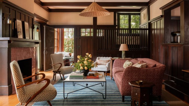 Cette maison de style artisanal californien célèbre l’importance du passé, mais est parfaitement dans l’air du temps Cette maison de style artisanal californien célèbre l'importance du passé, mais est parfaitement dans l'air du temps