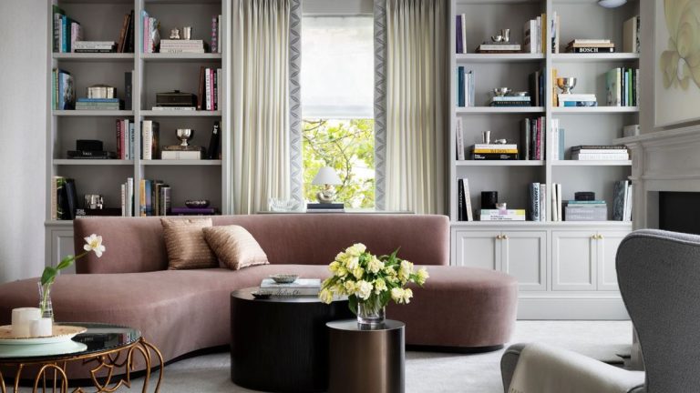 Un salon a-t-il toujours besoin d’un canapé ? Le verdict des designers pourrait vous surprendre Une maison patrimoniale qui allie parfaitement les intérieurs traditionnels et modernes