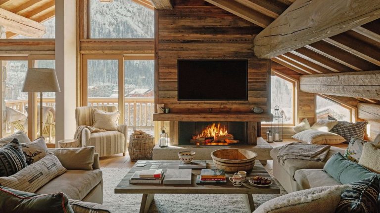 Explorez une cabane alpine qui est l’équilibre parfait entre confort et chic Explorez une cabane alpine qui est l'équilibre parfait entre confort et chic
