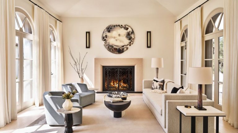 Entrez dans une maison de Los Angeles dont la refonte met en valeur l’art du luxe tranquille et de l’élégance simple Entrez dans une maison de Los Angeles dont la refonte met en valeur l'art du luxe tranquille et de l'élégance simple