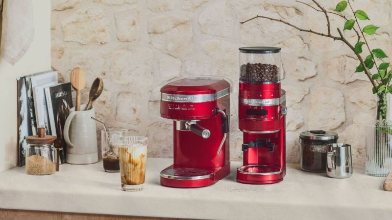 Une cafetière est-elle un bon cadeau ? Les experts en café expliquent ce qu’il faut considérer Une cafetière est-elle un bon cadeau ? Les experts en café expliquent ce qu'il faut considérer