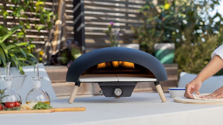 Un four à pizza est-il un bon cadeau ? Nos experts vous expliquent les essentiels à considérer Un four à pizza est-il un bon cadeau ? Nos experts vous expliquent les essentiels à considérer