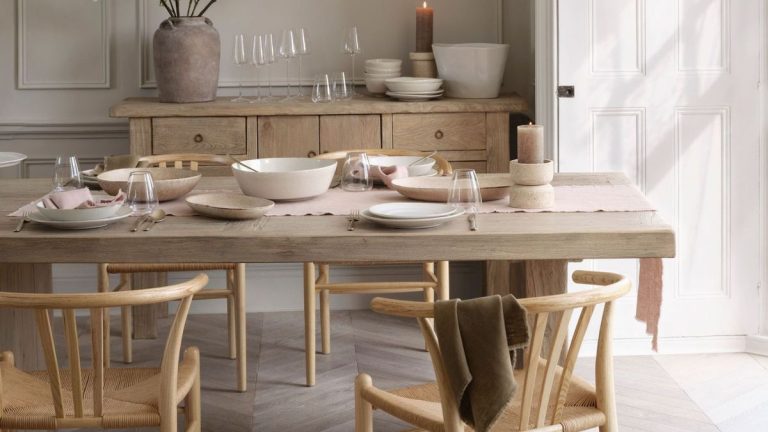 La meilleure façon de nettoyer les meubles en bois – c’est ainsi que les pros le font La meilleure façon de nettoyer les meubles en bois – c'est ainsi que les pros le font