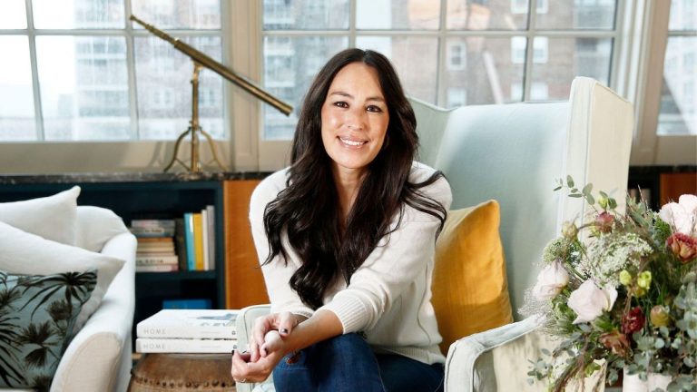 Joanna Gaines vient d'exploiter l'une des plus grandes tendances de Noël de 2023 : en utilisant exactement cette guirlande.