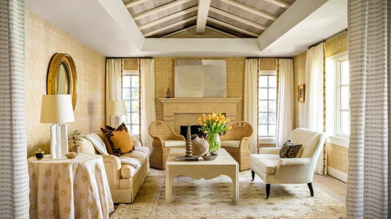 Cette maison de campagne viticole californienne vous surprendra et vous ravira avec son style maison de campagne anglaise. Cette maison de campagne viticole californienne vous surprendra et vous ravira avec son style maison de campagne anglaise.