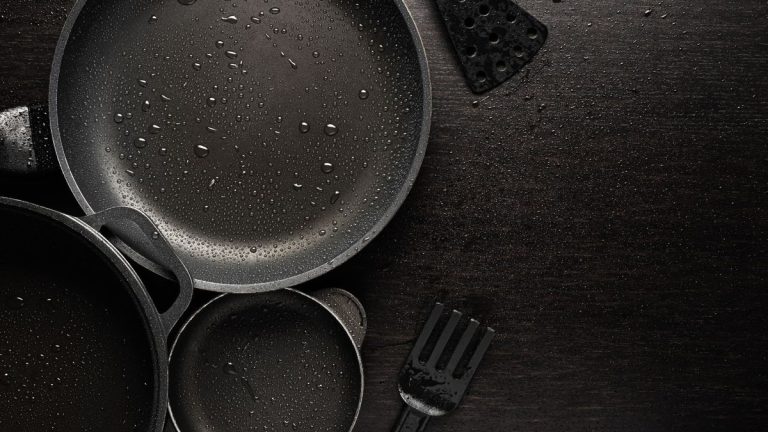 Peut-on mettre des poêles antiadhésives au lave-vaisselle ? Les chefs et les nettoyeurs expliquent Peut-on mettre des poêles antiadhésives au lave-vaisselle ? Les chefs et les nettoyeurs expliquent